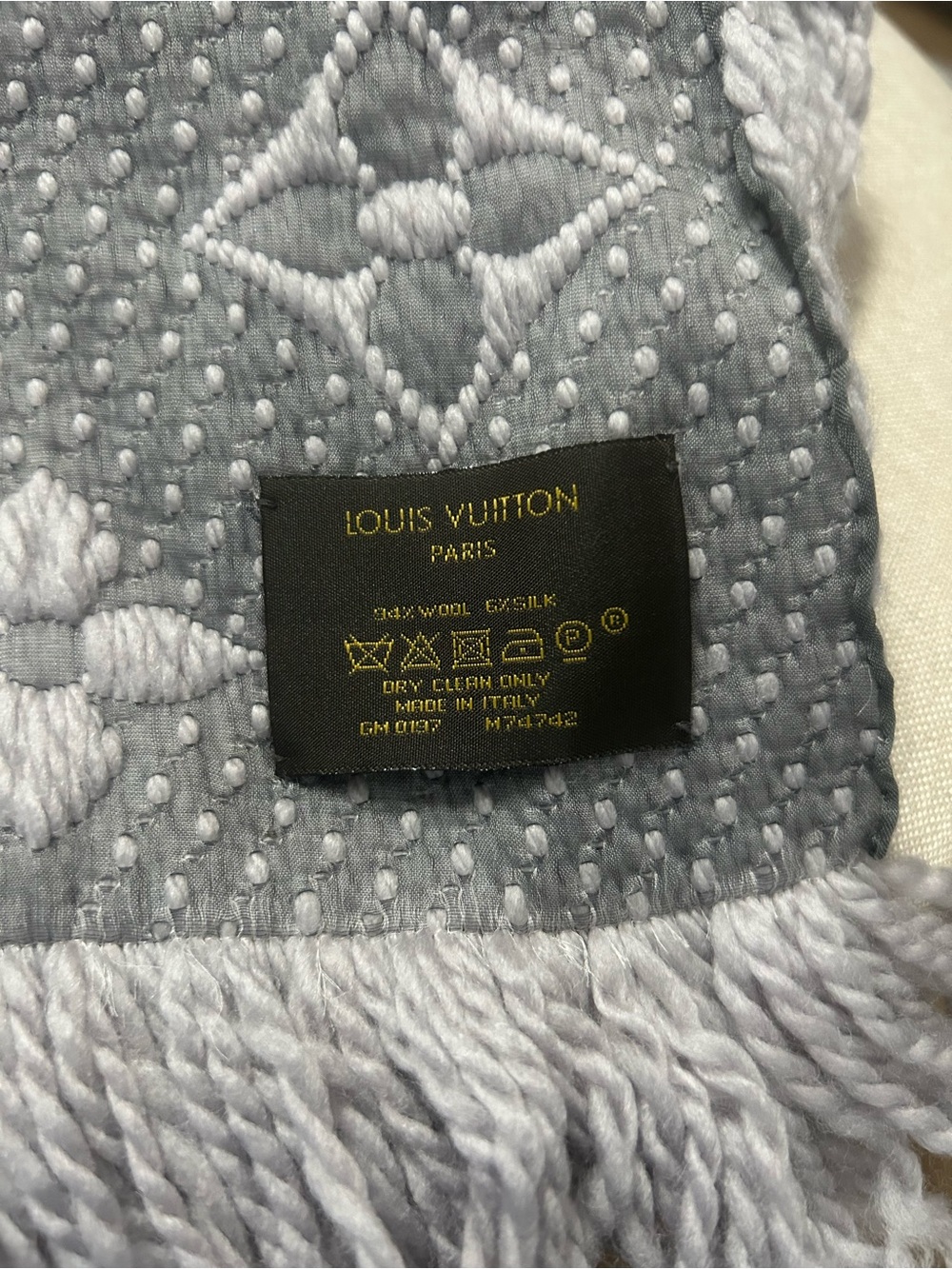 100% Authentic Louis Vuitton Logomania Light Gray Wool-Silk Fringe Scarf